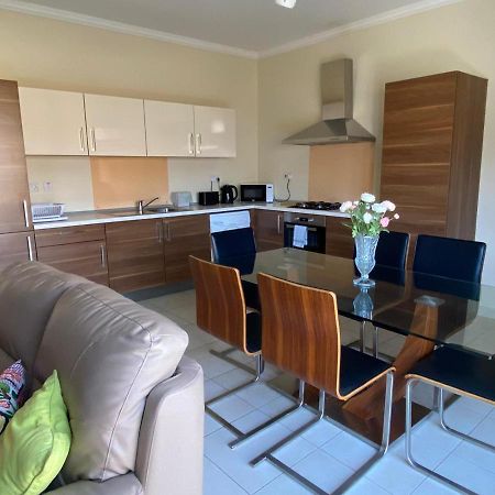 Newly Refurbished Mellieha Central Apartment Eksteriør bilde